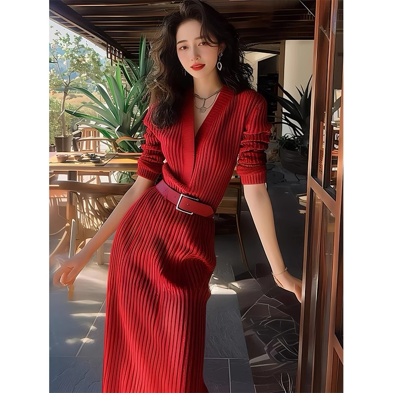红色针织连衣裙2025早秋新款秋装气质高级感收腰长裙配腰带法式女