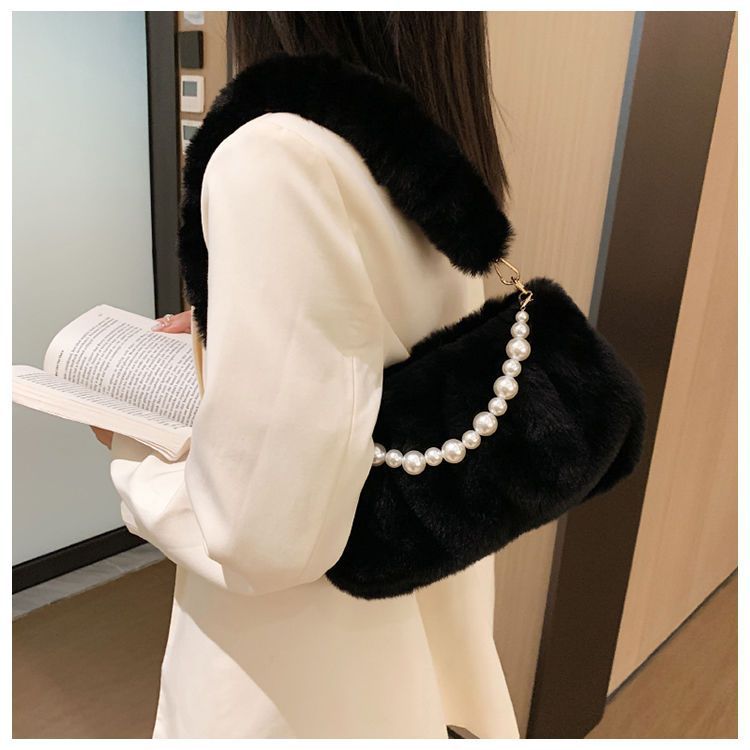 时尚包包网红百搭小众毛绒小包冬季腋下单肩秋冬肩包洋气女士斜跨