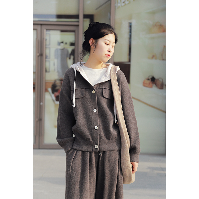 Runbo/润帛针织羊绒拼色缩口连帽抽绳加厚开衫时尚百搭小外套保暖