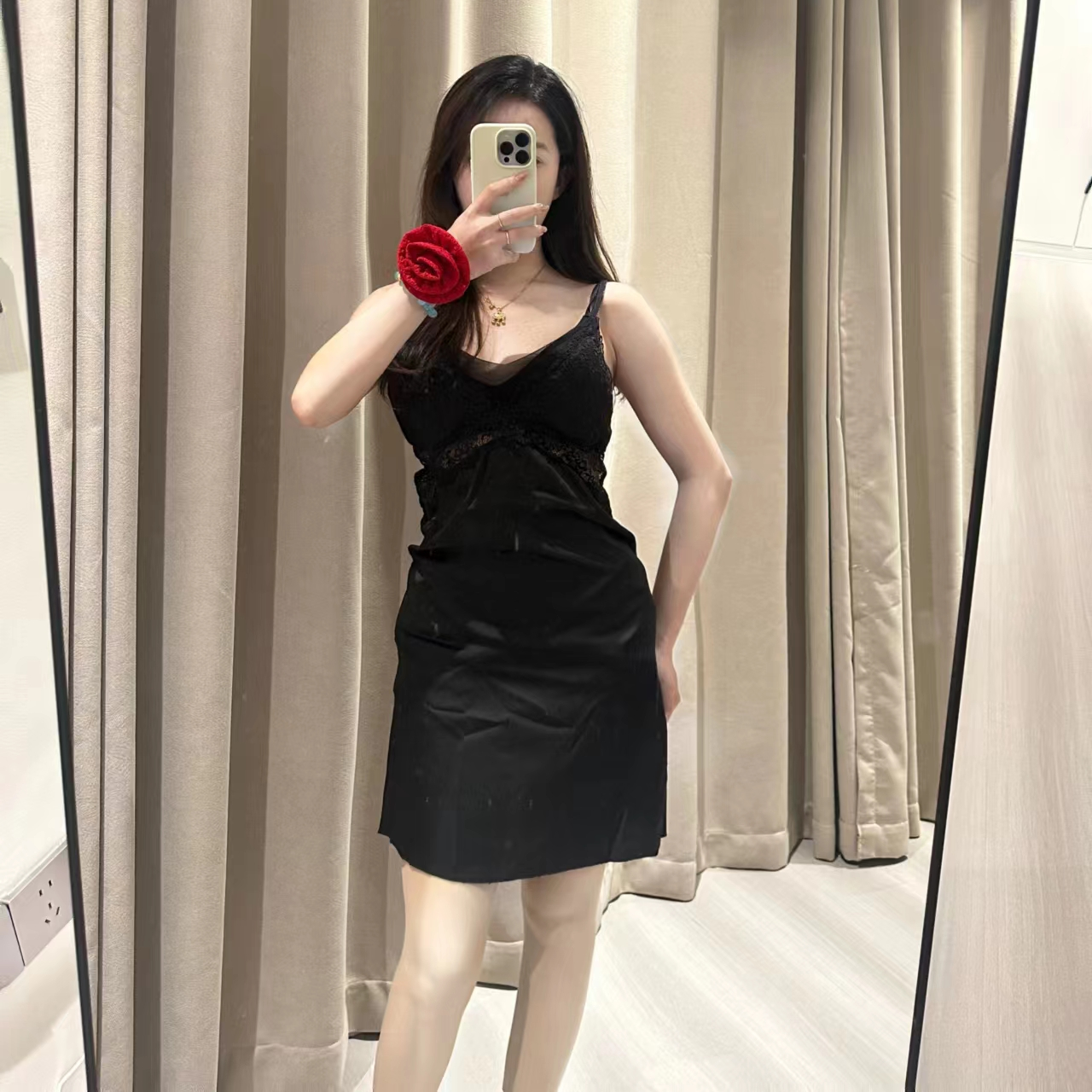 睡裙带胸垫蕾丝显瘦气质时尚小黑裙性感黑色修身蕾丝显瘦气质时尚