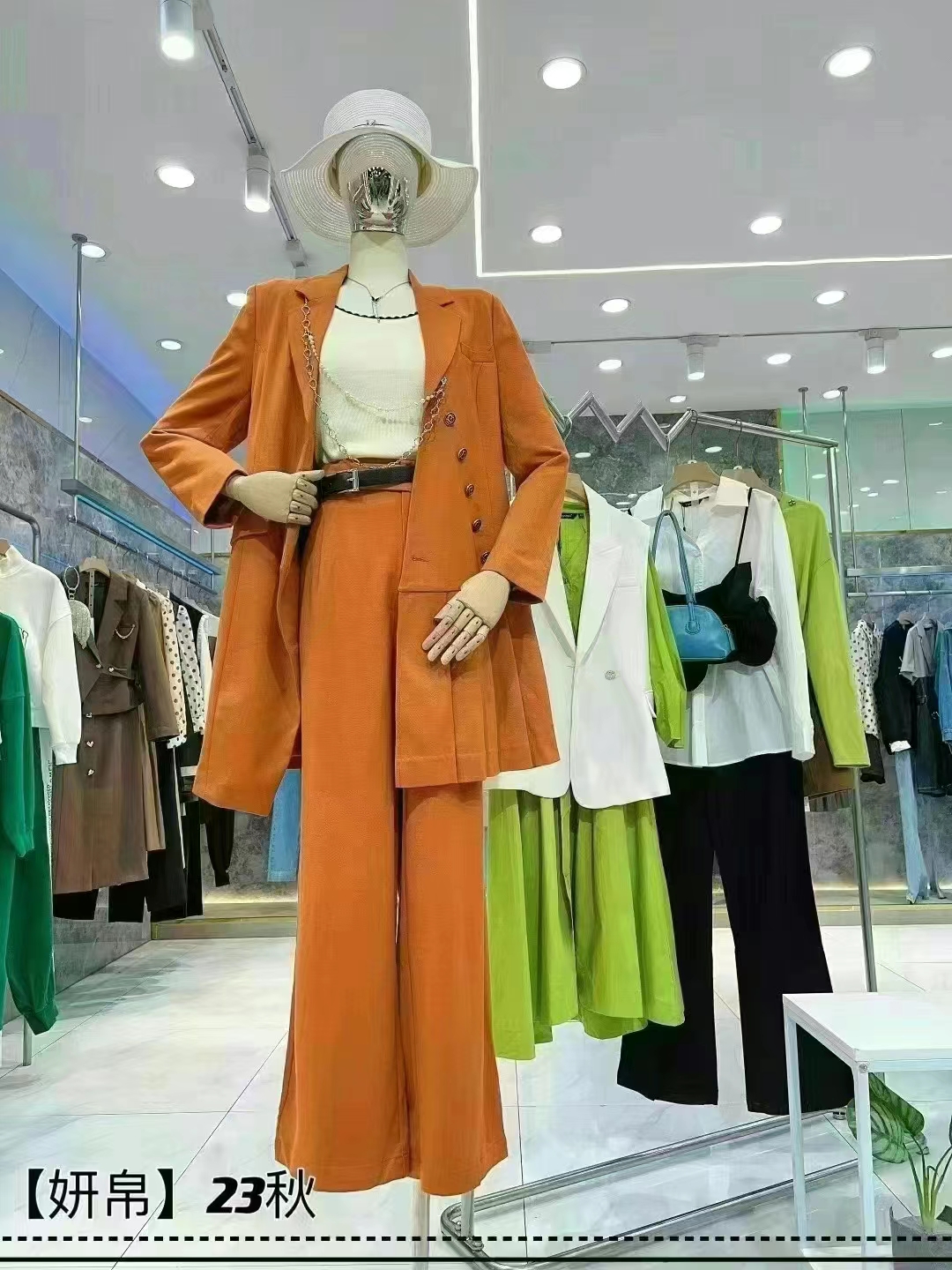 时尚女装轻奢微胖潮流秋冬服饰