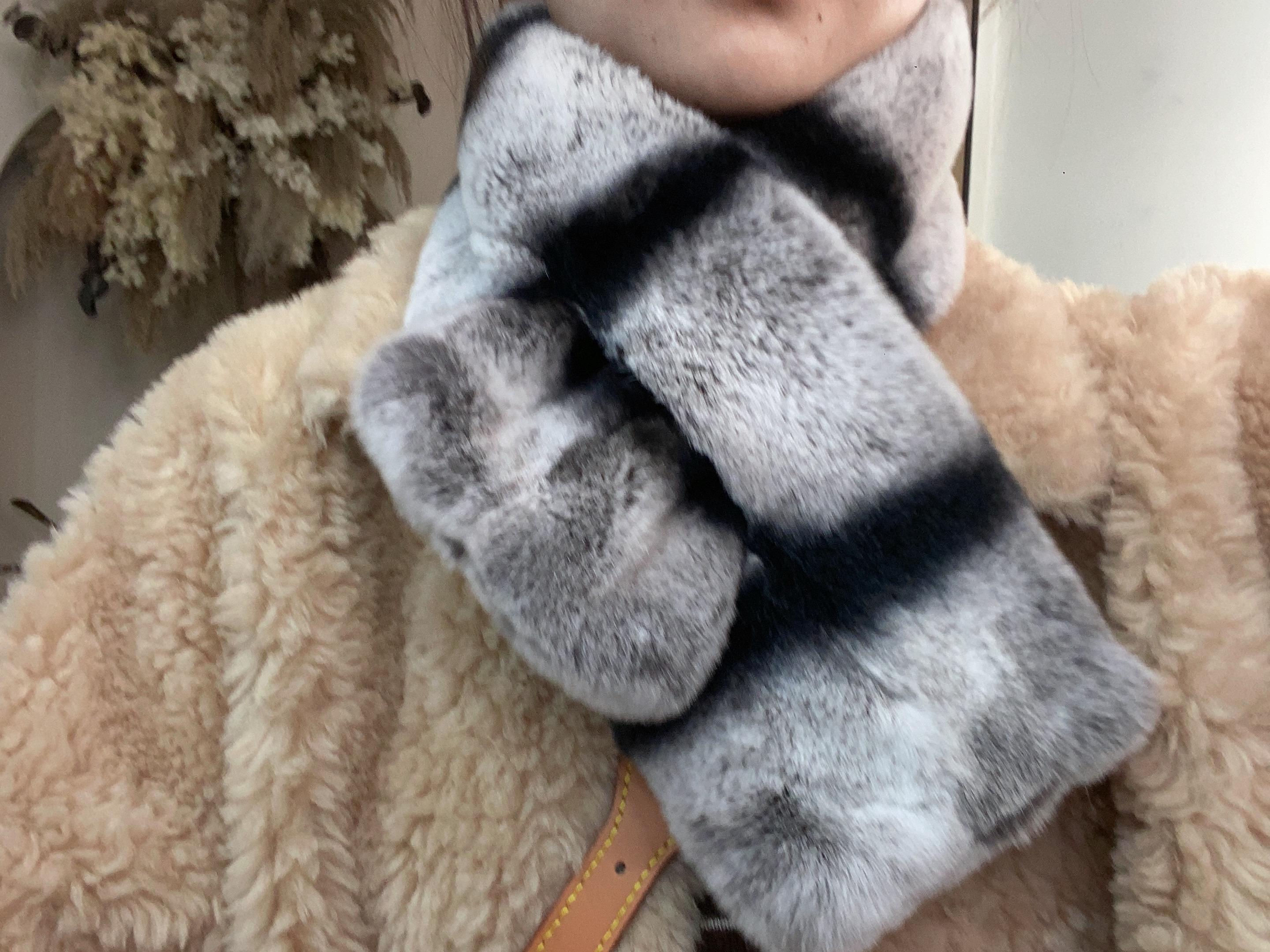 【金酉钱】冬季新款毛毛围巾（no退）