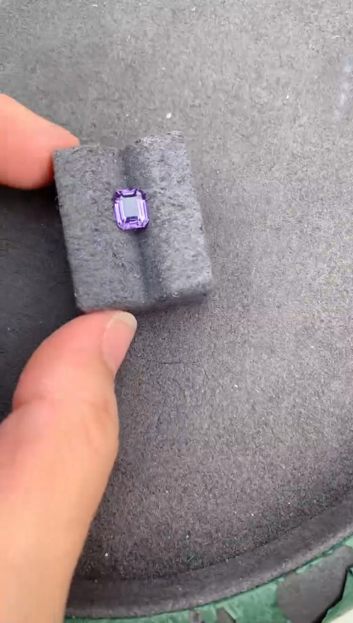 【闪购商品】彩色蓝宝石裸石未镶嵌1.5ct紫蓝宝