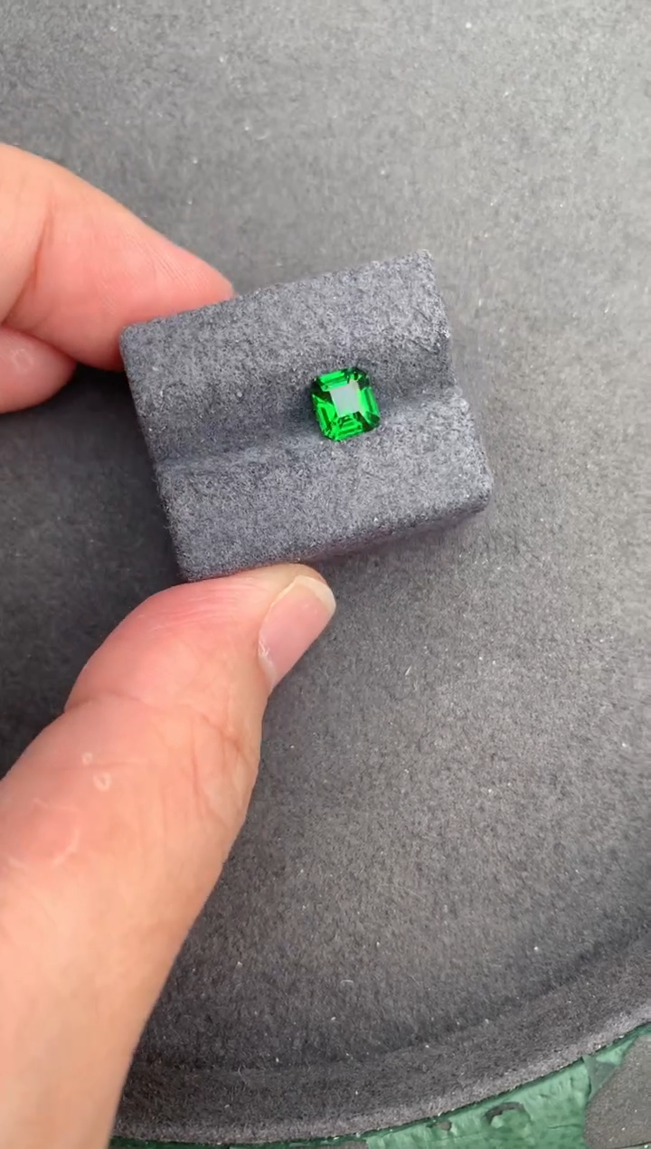 【闪购商品】石榴石（沙弗莱）裸石未镶嵌1ct沙弗莱