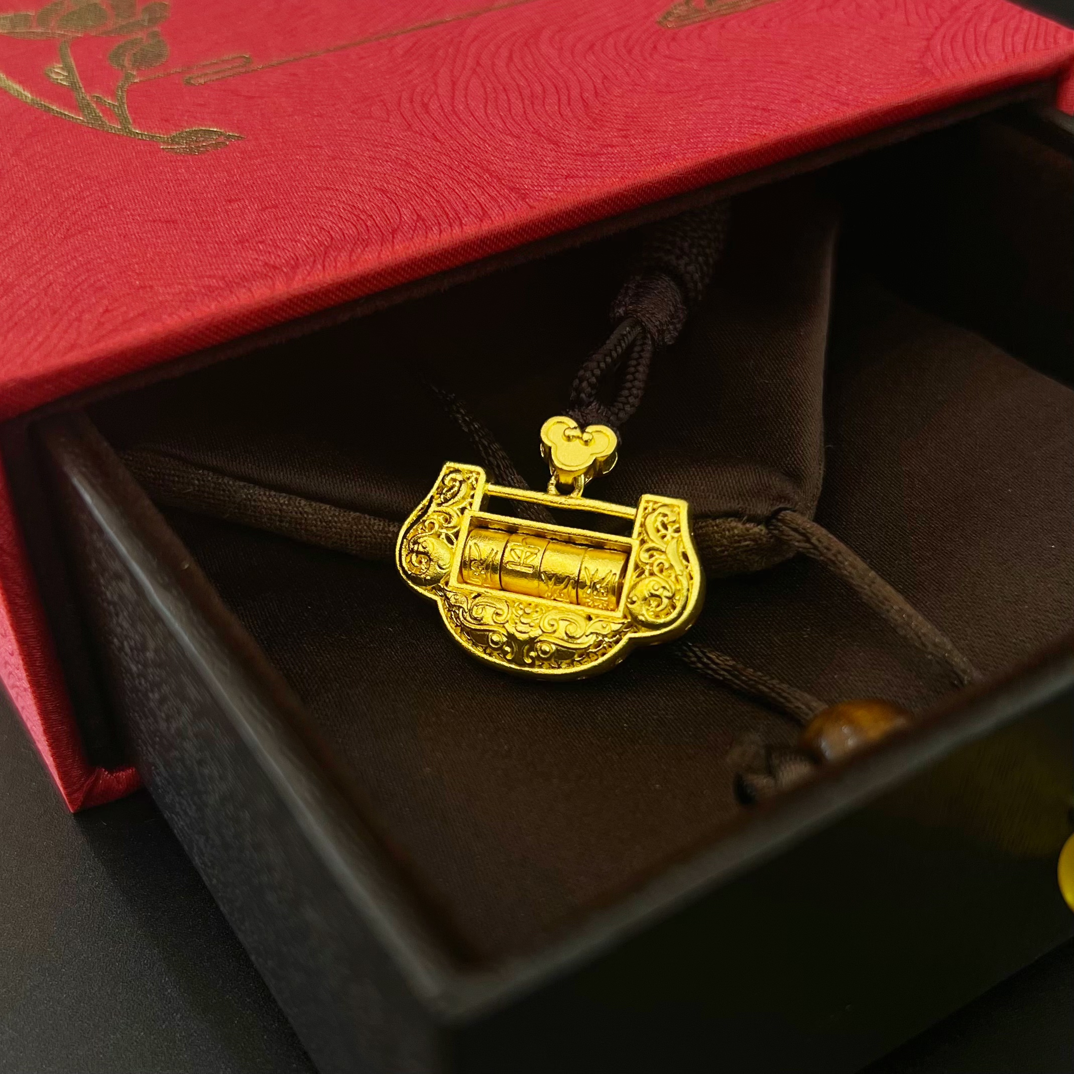 黄金吊坠足金999古法心经岁岁平安锁礼物编绳精美