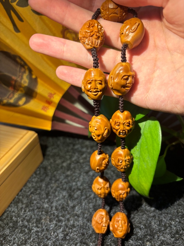 手工雕刻作品《十八罗汉》1.9X2.2