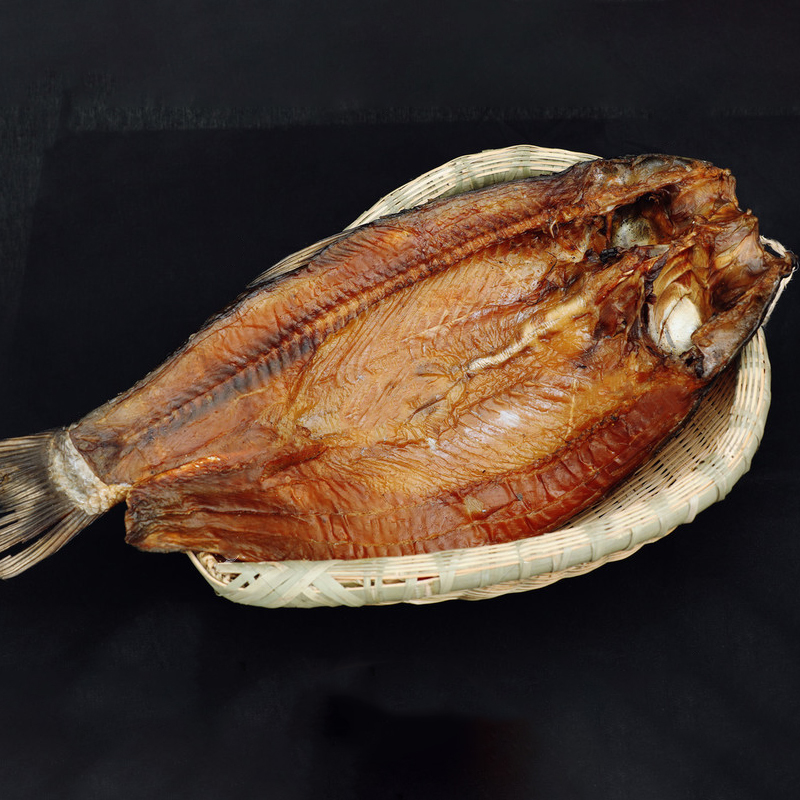 【星得碰】湖南安化农家柴火烟熏腊草鱼冷烟熏制