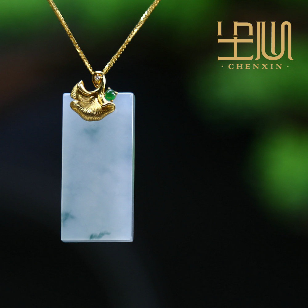18k金镶嵌翡翠吊坠轻奢气质百搭时尚