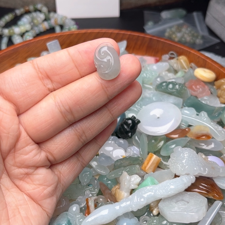 翡翠颈饰未镶嵌翡翠