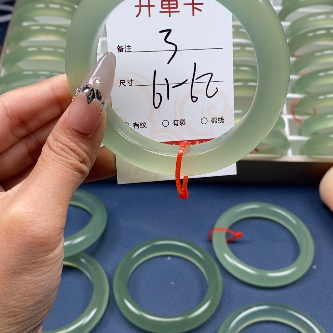 蛇纹石玉手镯未镶嵌柚**姐