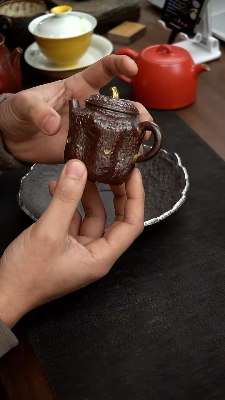 【闪购商品】瓷其他铁锈红小壶