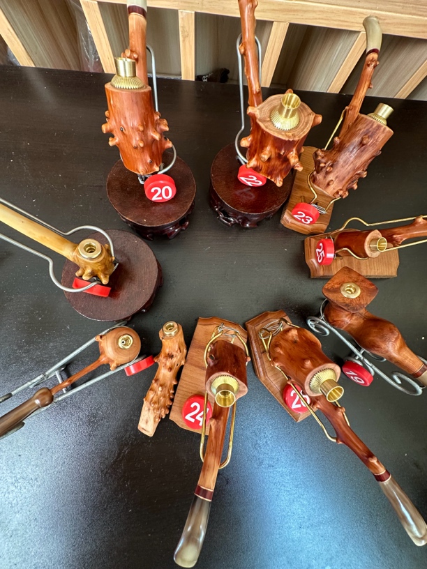 贵州檬子木烟斗手把剑，粗中细香烟和烟叶可用，可盘玩，自然随型