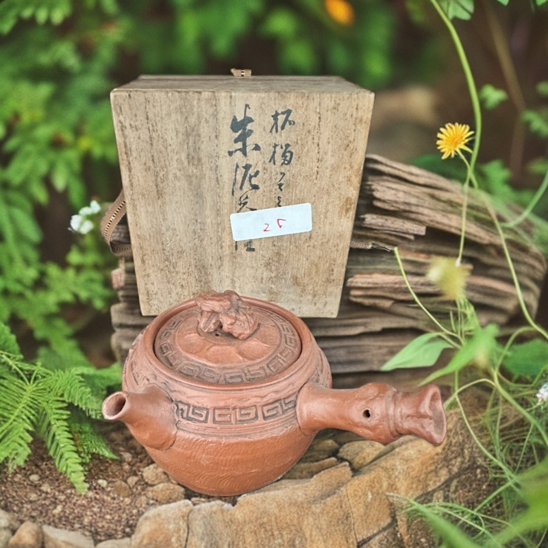 海外舶来品朱泥纯手工侧把壶，灵芝摘把，手工制作适合收藏。