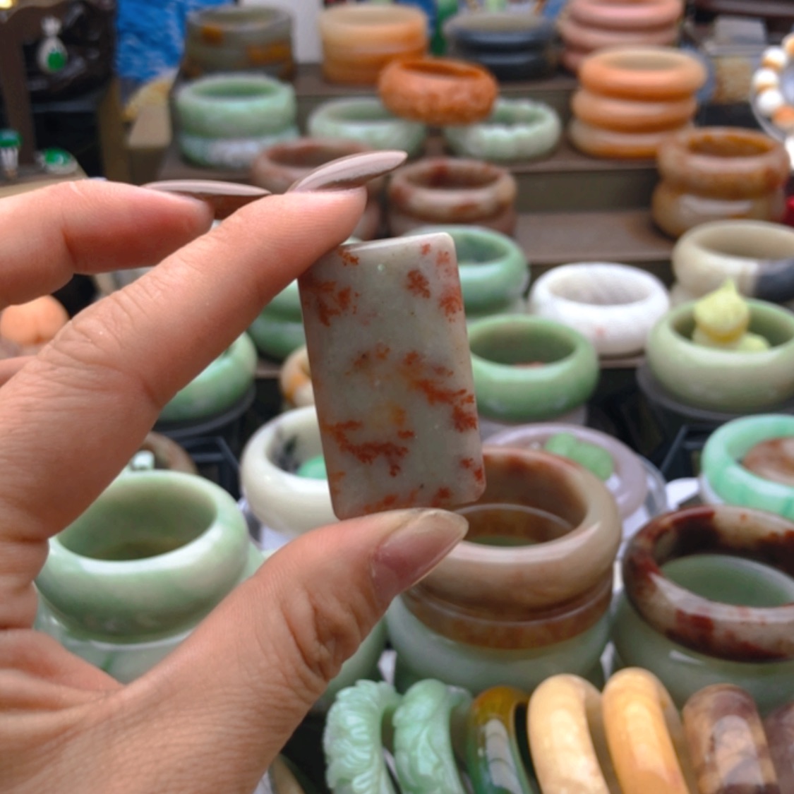 【闪购商品】石英质玉手镯合金是****?