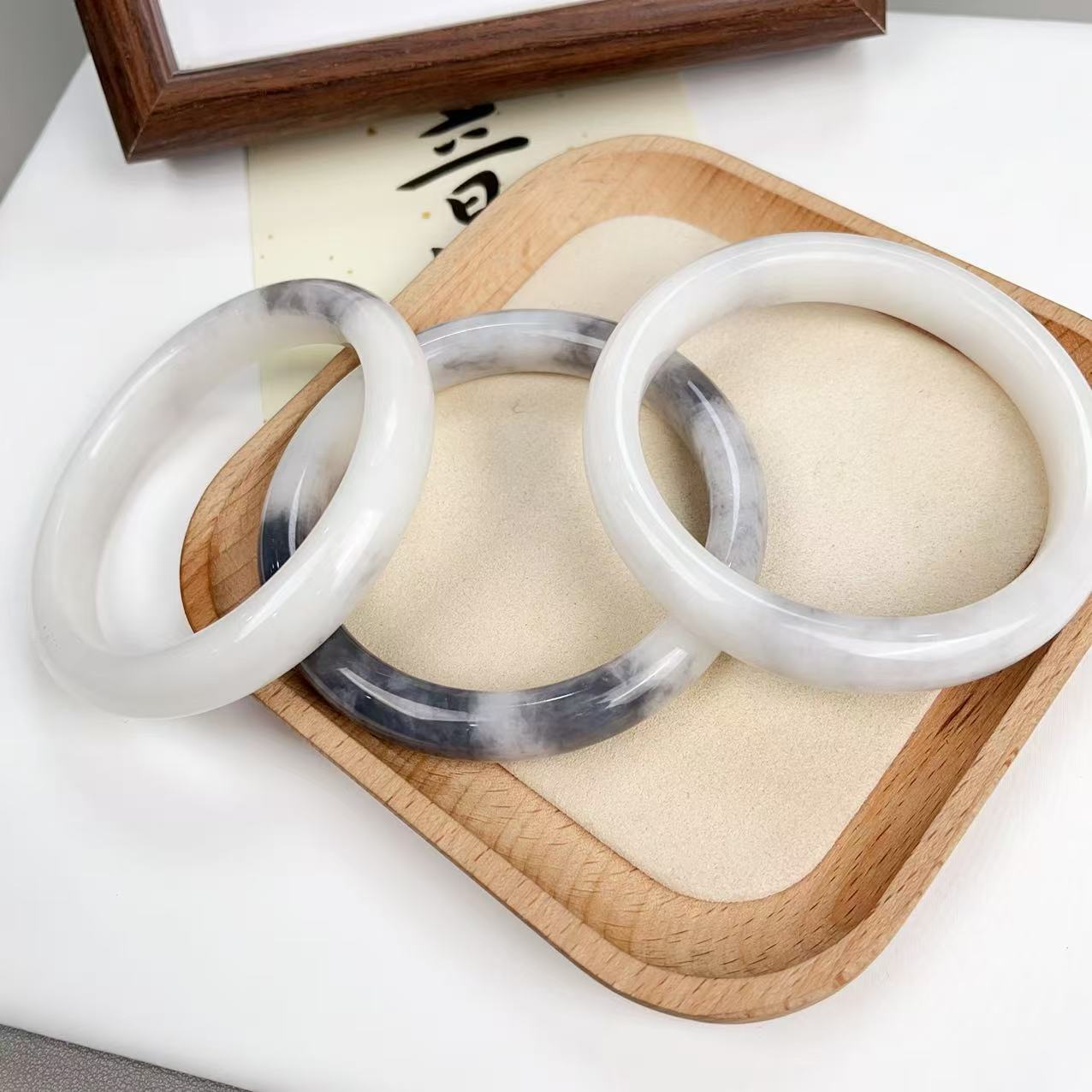 AA和田玉烟紫手镯飘花烟紫一支 多样性发货