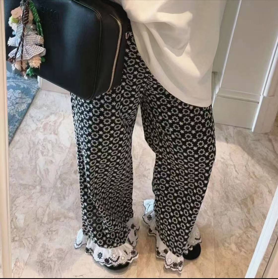 （我是花蕊）现货！韩国东大门冬款银河重工镂空刺绣直筒花边裤C269