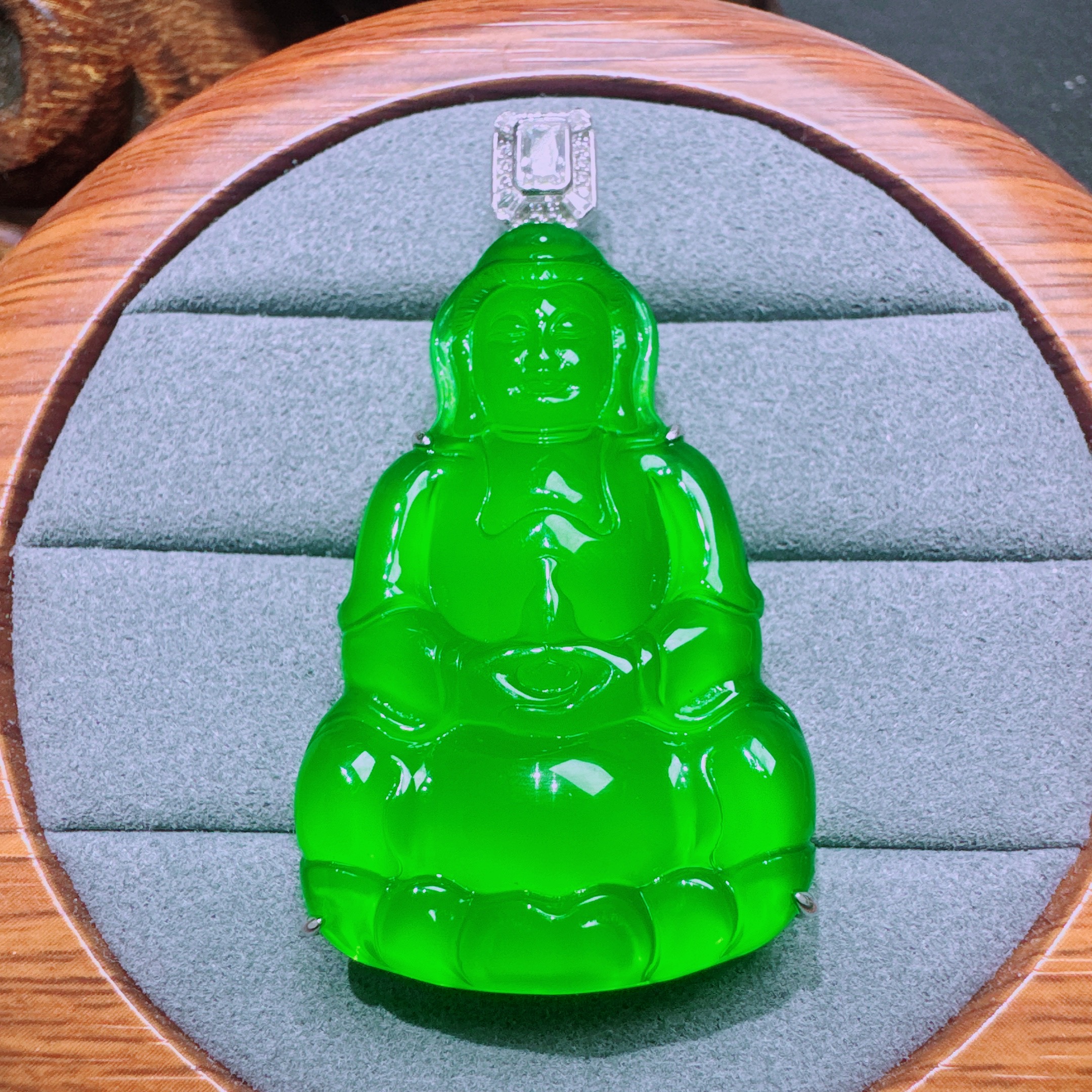 荣一珠宝 马达加斯加高冰玉石翠色辣色高冰满绿简镶观音玉髓吊坠