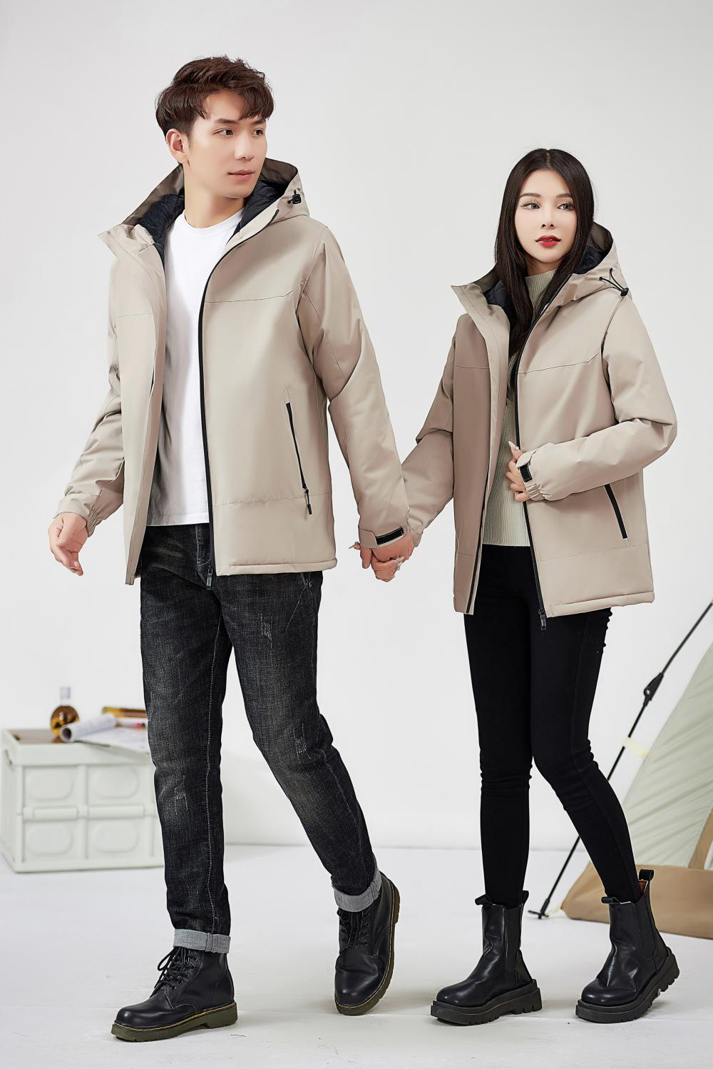 2023秋冬新款宽松休闲连帽一体加厚防风夹克户外情侣印字冲锋衣