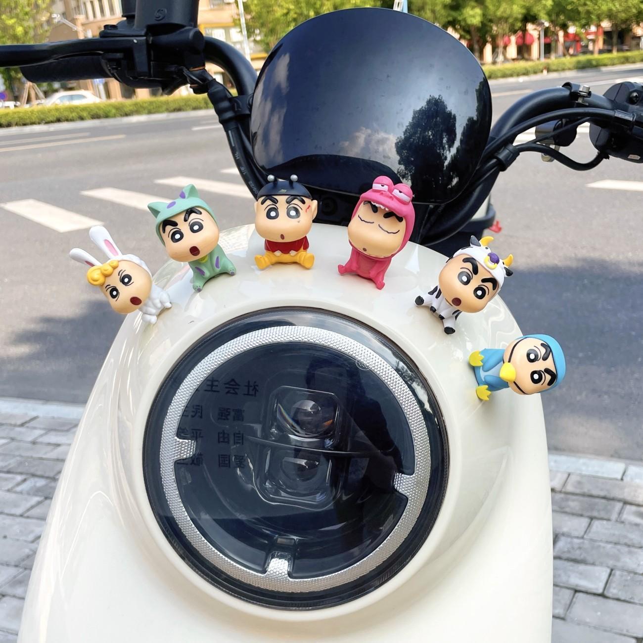 蜡笔小新摩托机车巴斯光年电动车装饰摆件玩偶中控台公仔卡通车载