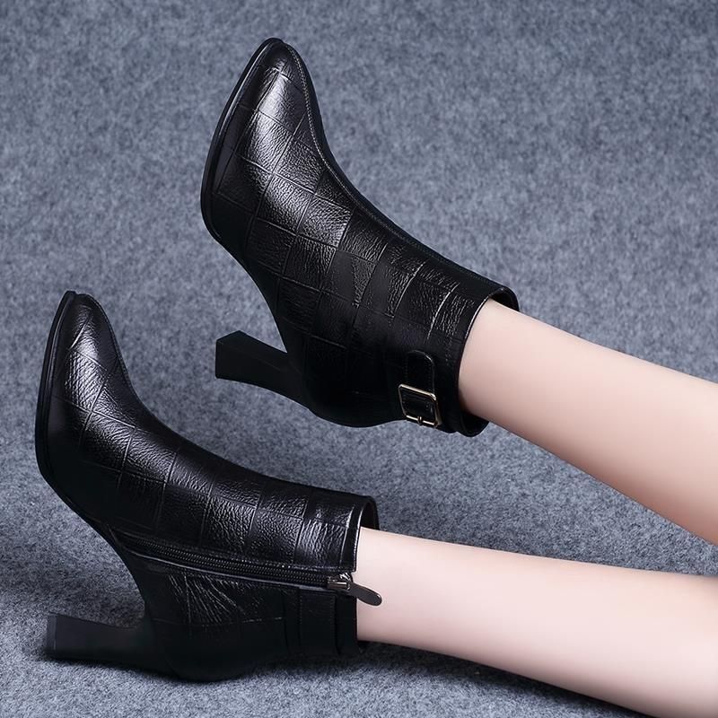 靴子女2025秋冬季英伦风美拉德粗跟短靴新款尖头鞋子加绒马丁靴女