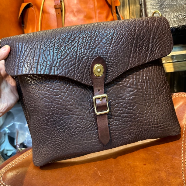 Amuke/阿牧客31x26x5 手工皮具 头层牛皮 大手拿包