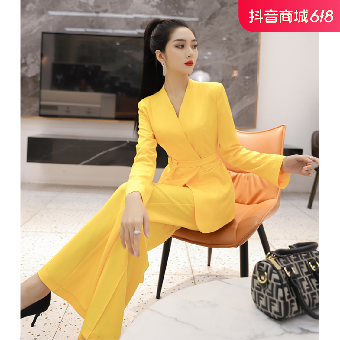 气质总裁西装套装女春秋季新款法式时尚小西服喇叭裤两件套收腰