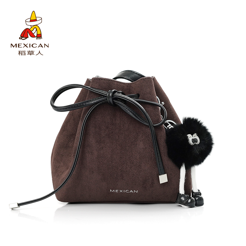 麂皮精致小包颜色随机