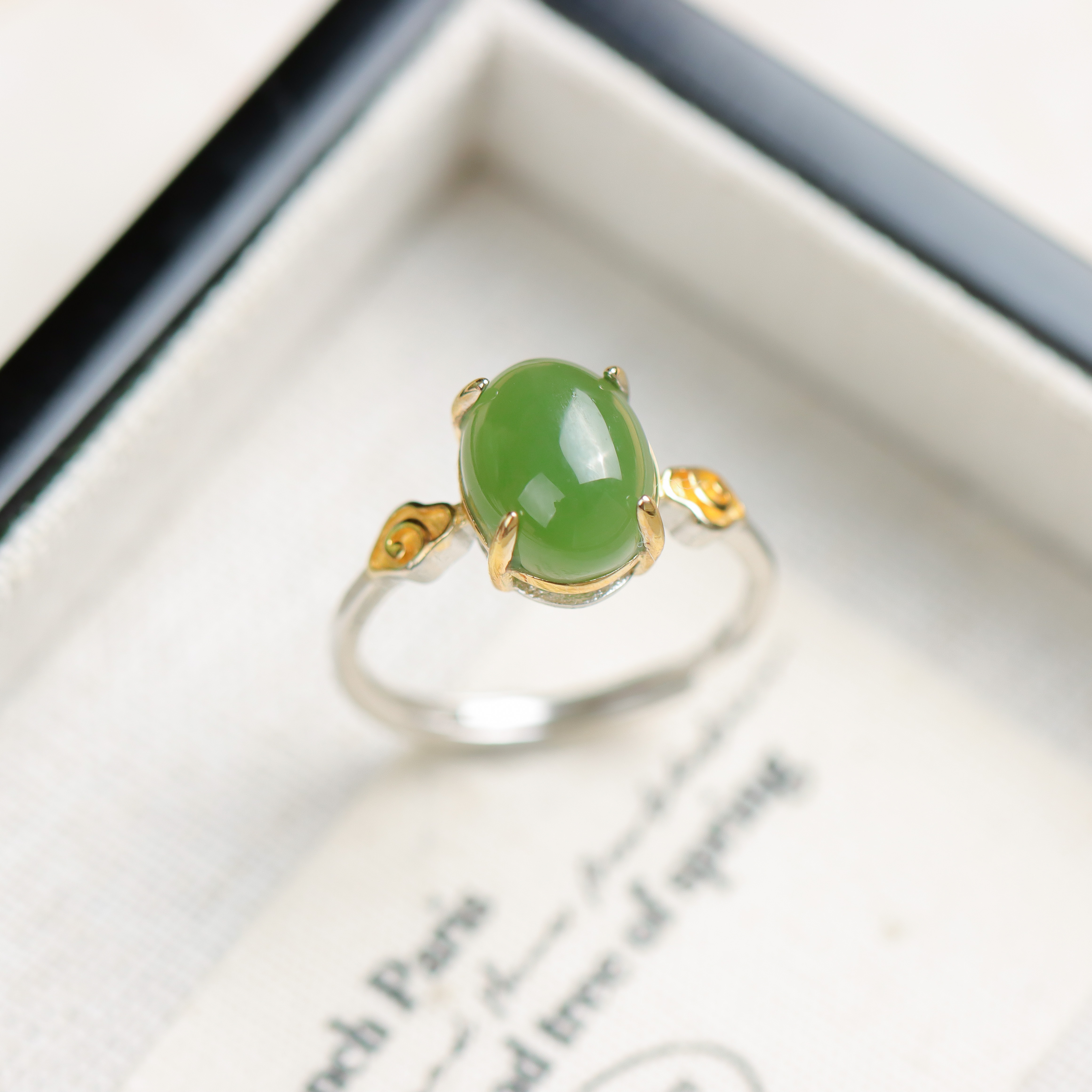 S925银素银镶嵌和田玉碧玉祥云爪镶蛋面时尚经典百搭女款戒指