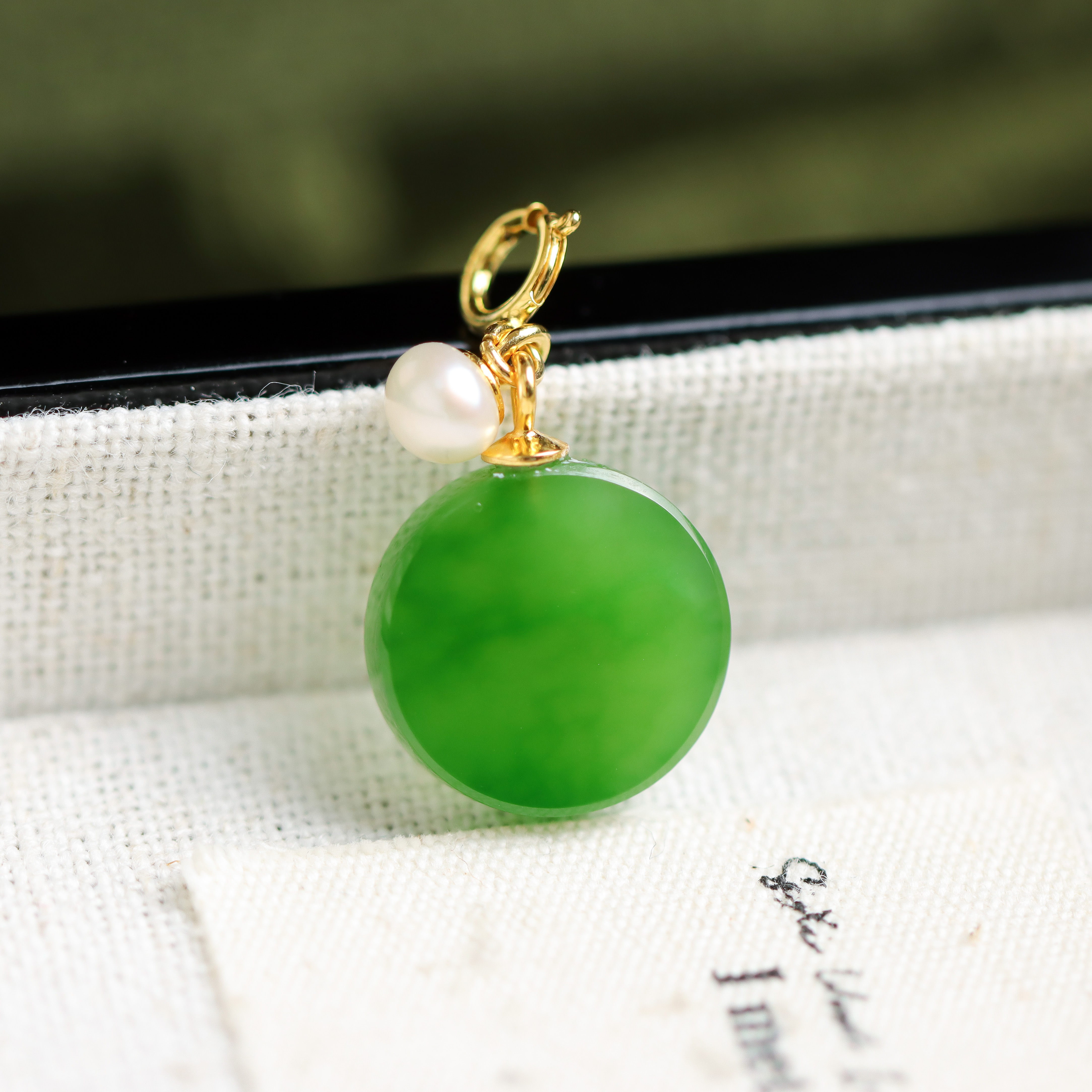 S925银镀金镶嵌和田玉碧玉圆牌气质送礼女款吊坠 不含链