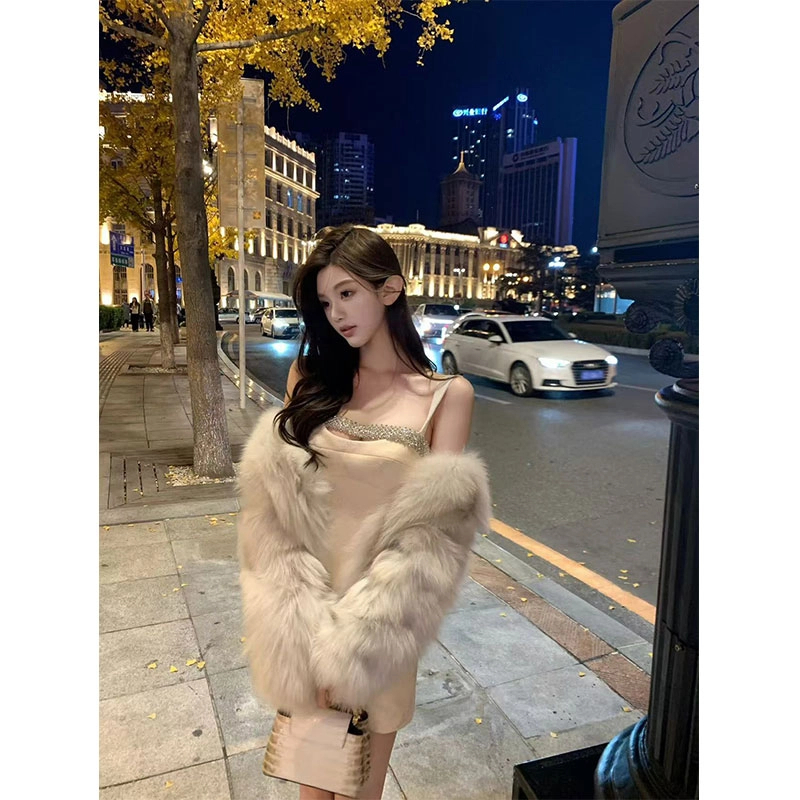 2024年秋冬新款ins法式御姐名媛范毛毛短外套女配镶钻连衣裙