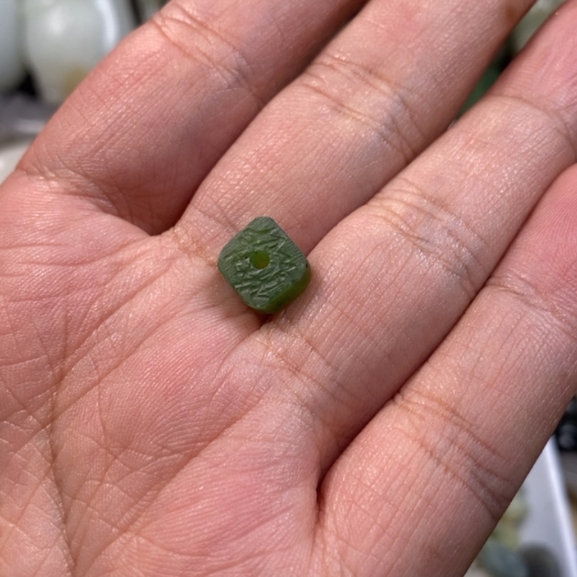 【闪购商品】和田玉挂件未镶嵌么****贝