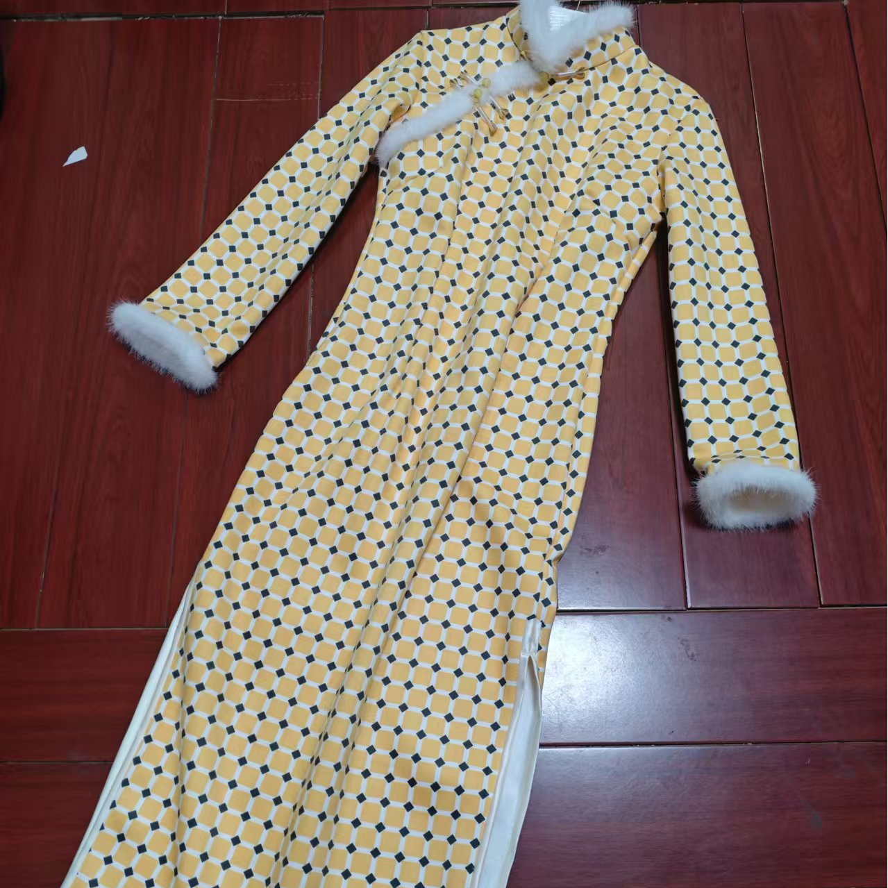 恬子梦 T589 冬季新款 黄旗 裙长120 加绒加厚长袖旗袍