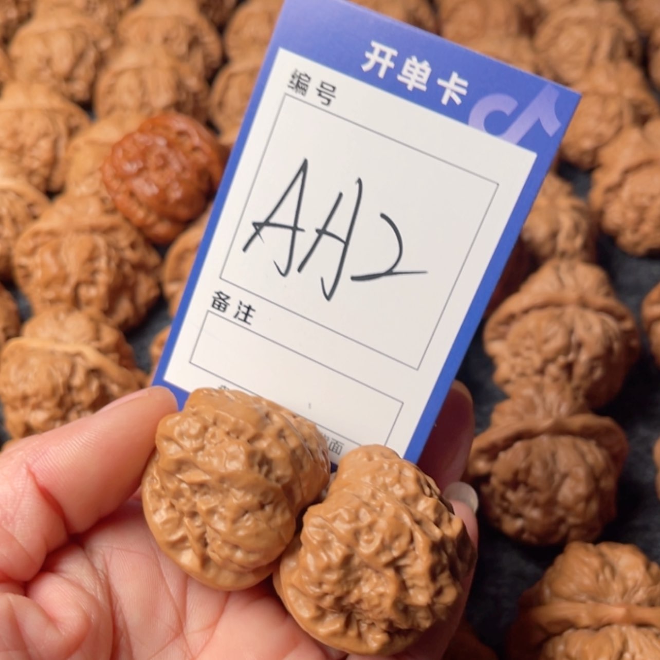 【闪购商品】桃核吊坠猫****可