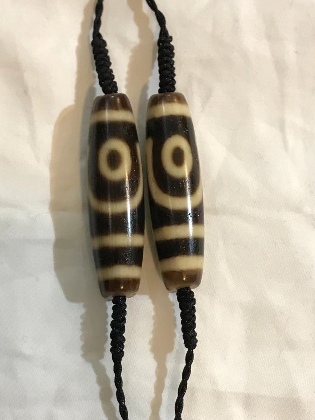 台珠两眼，遇见有缘人，