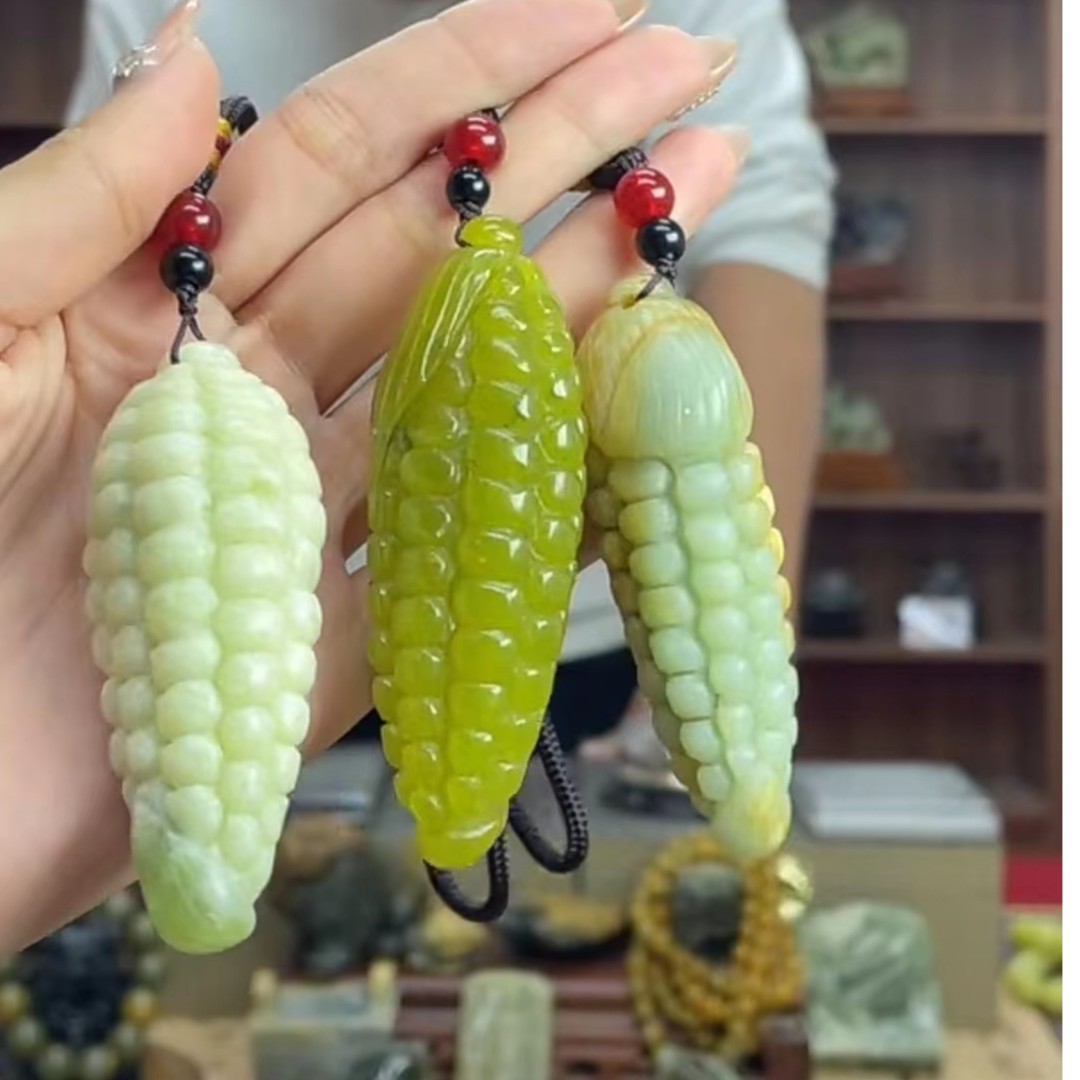 天然岫玉苞米手把件多样性发货其中发一