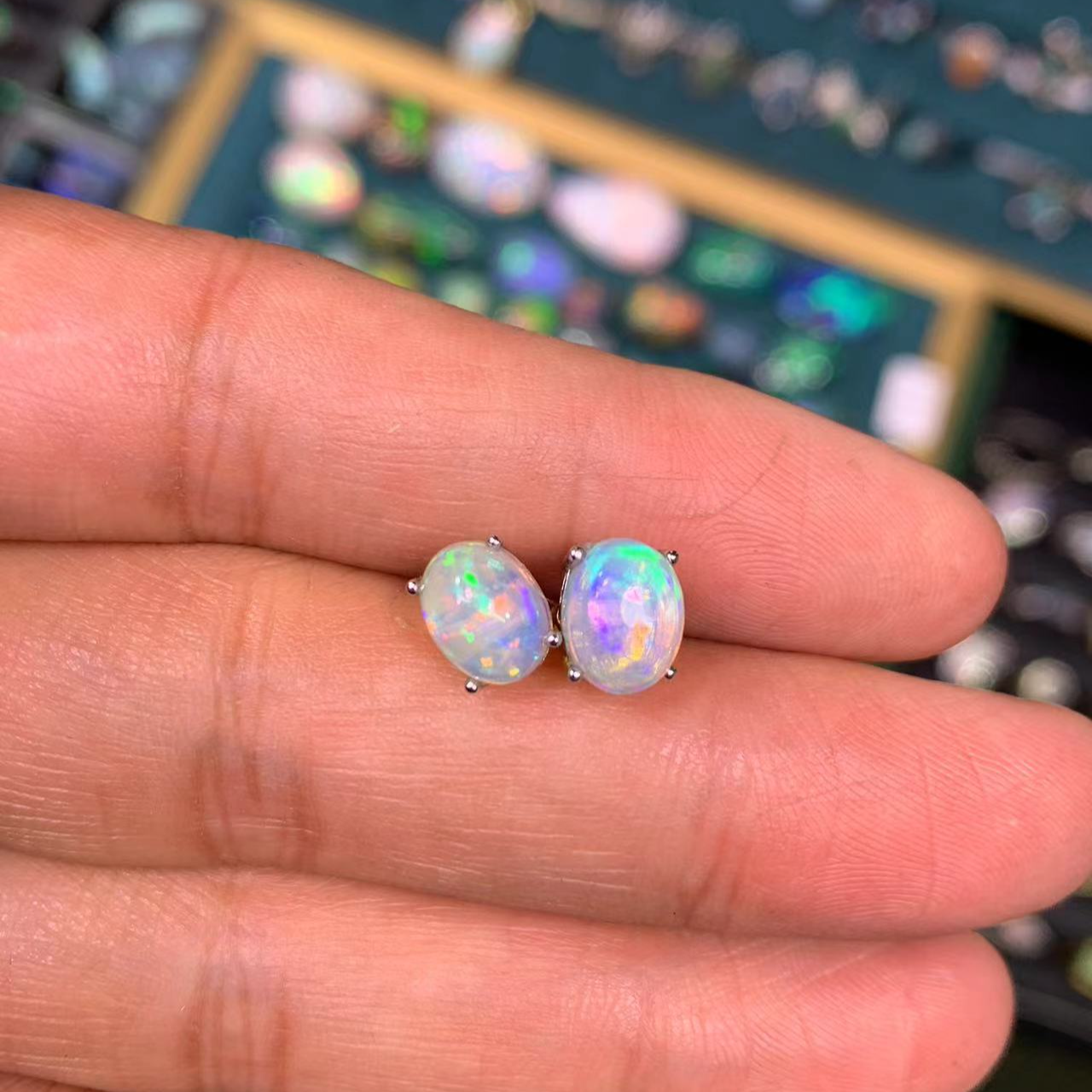 天然欧泊S925银简单四爪通勤款欧泊石耳钉