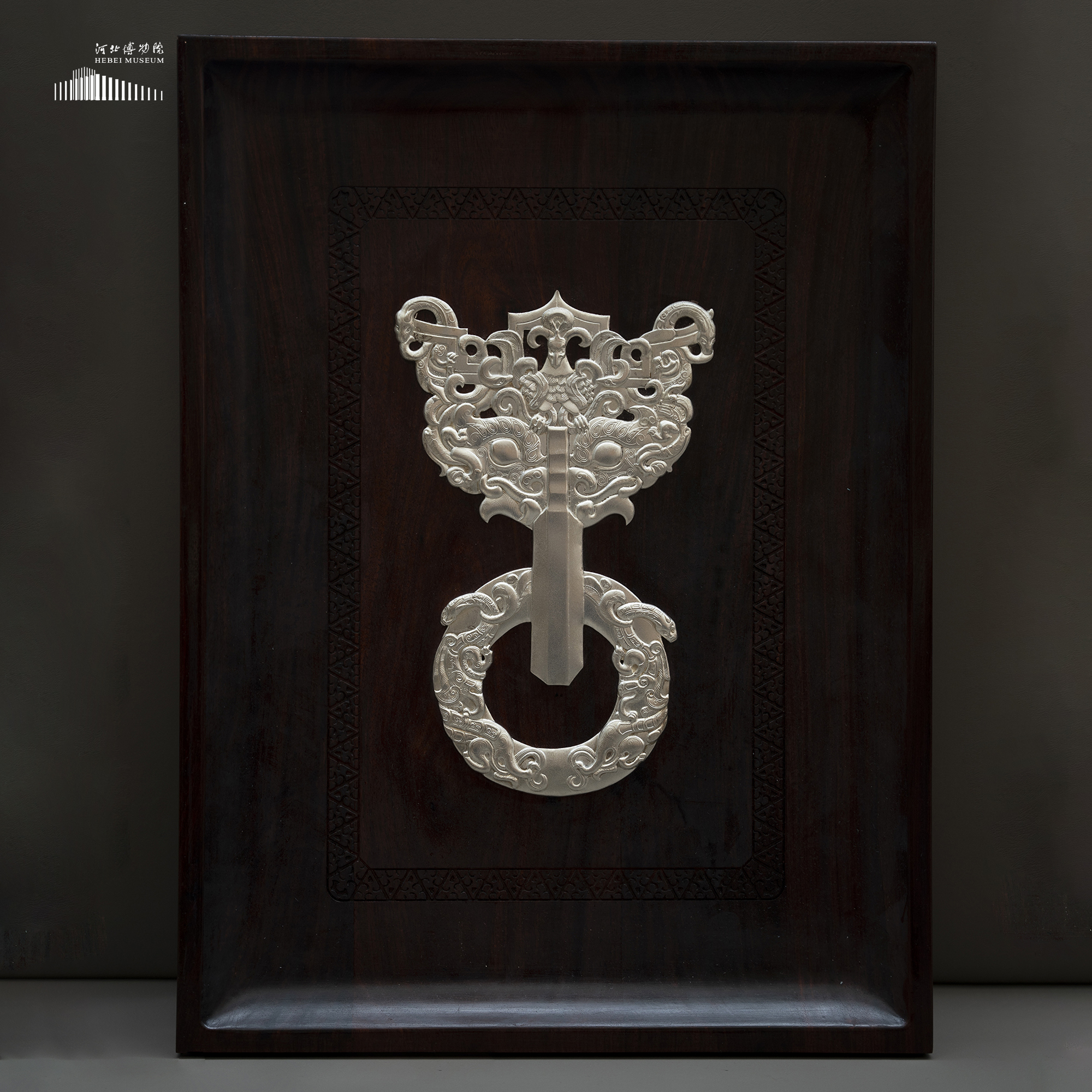 河北博物院文创 透雕龙凤纹铜铺首文创挂画 银 壁饰 装饰品 摆件