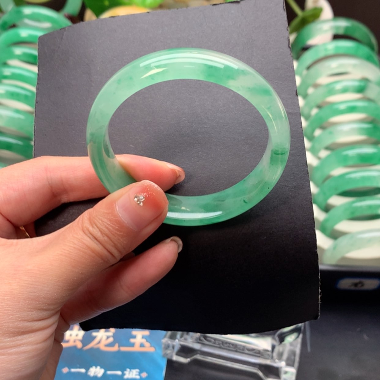 【闪购商品】石英质玉手镯合金杜*喵