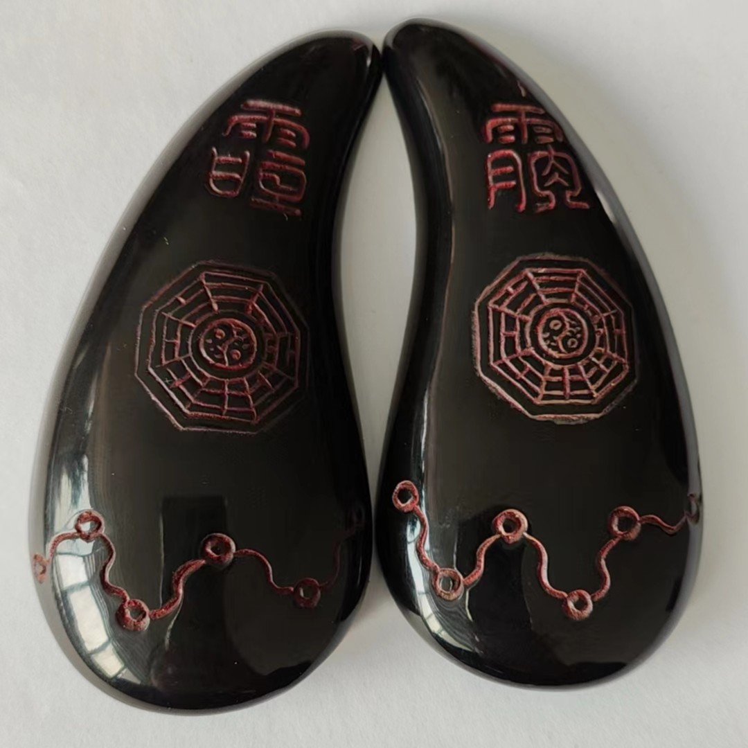 精美9公分黑牛角雕花圣杯阴阳卦