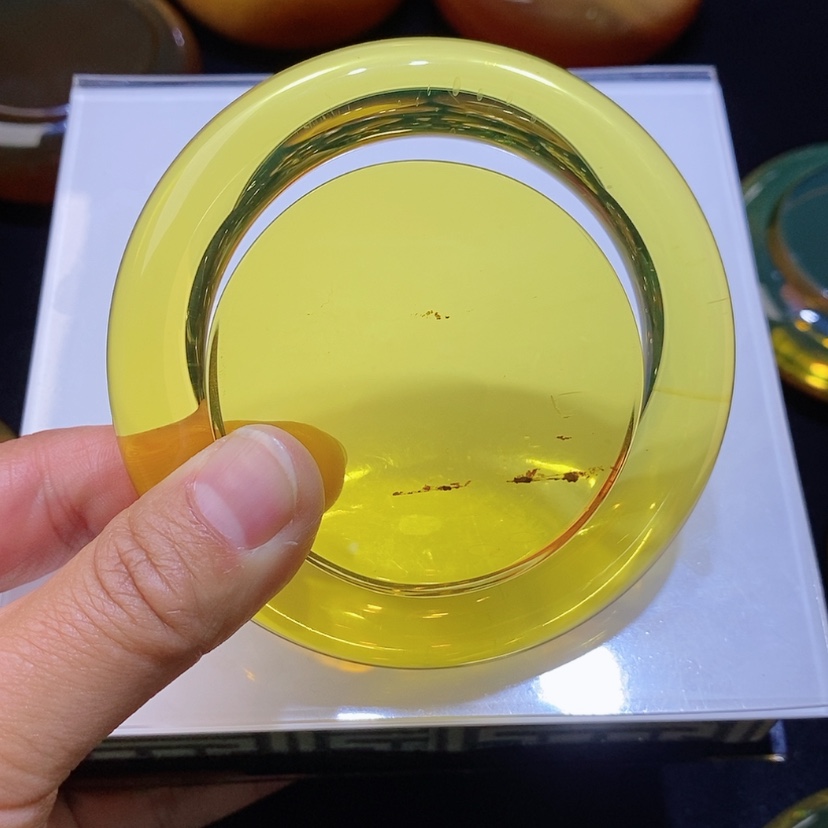 【闪购商品】蓝珀手镯未镶嵌艾**里