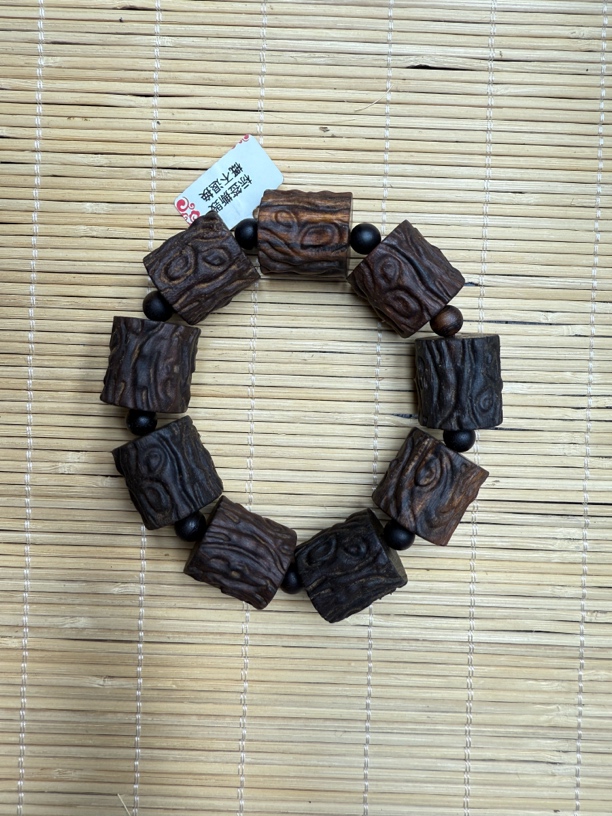 052沉木雕刻手串