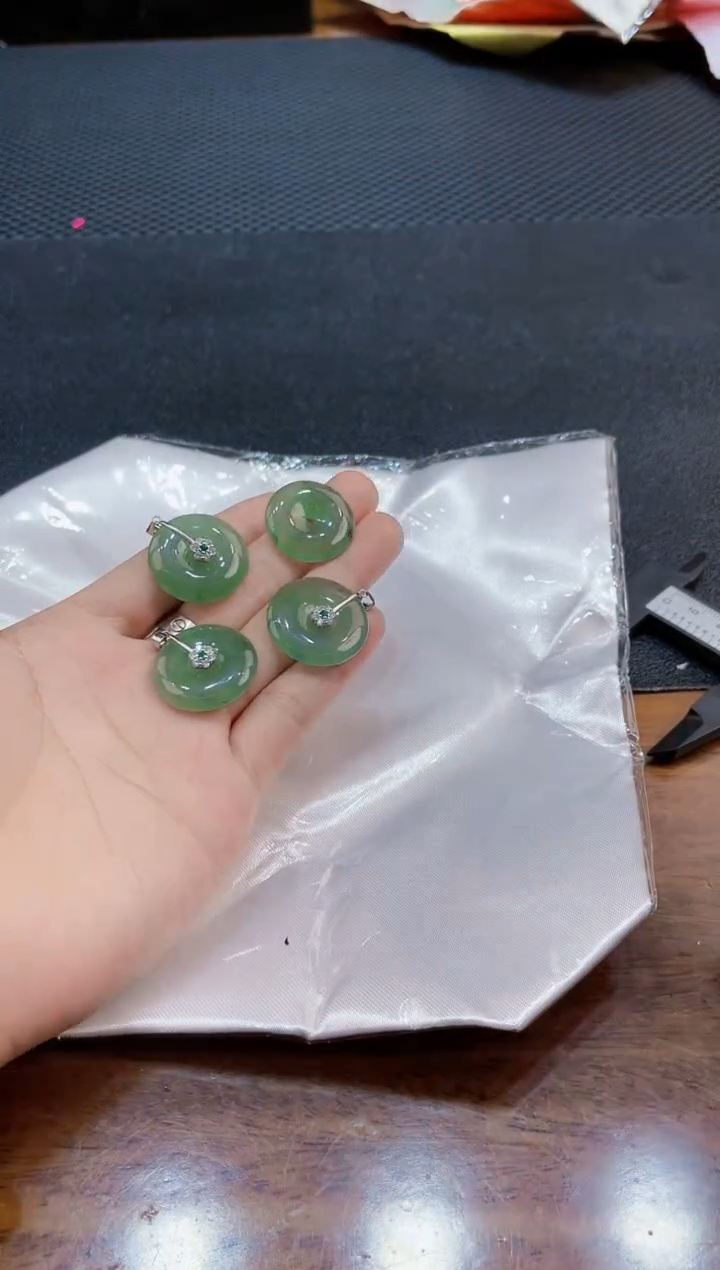 【闪购商品】翡翠吊坠未镶嵌多样性发货发其一