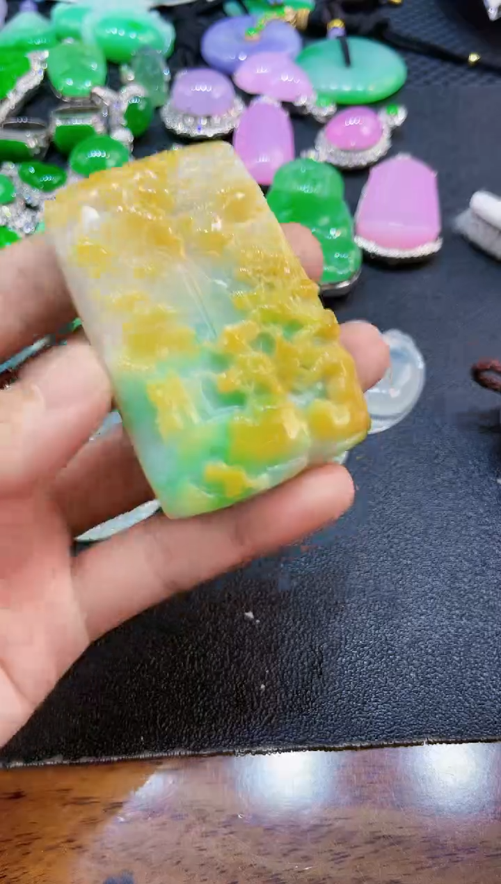 【闪购商品】翡翠吊坠未镶嵌1