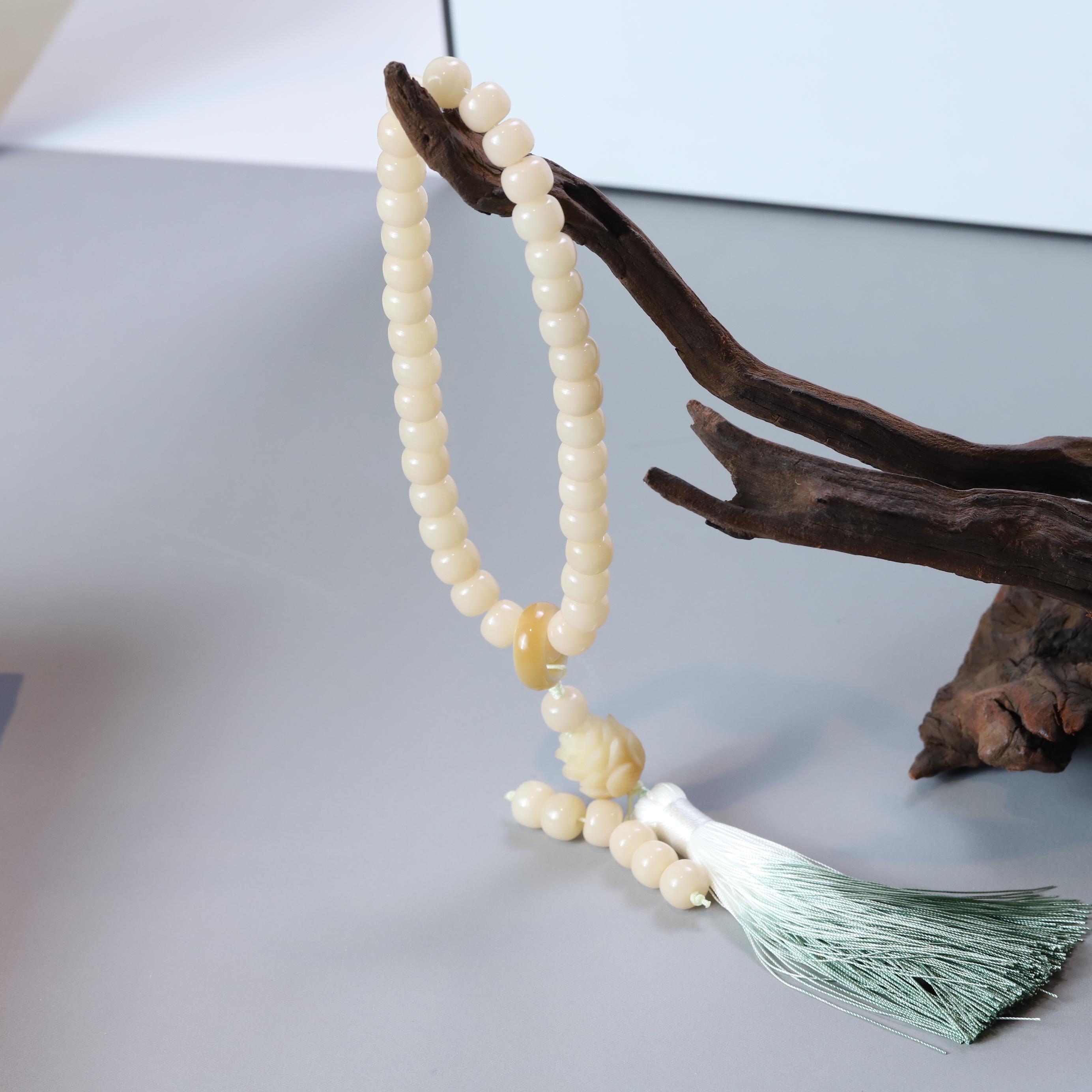 XY070 玉化奶黄料菩提根精品手持