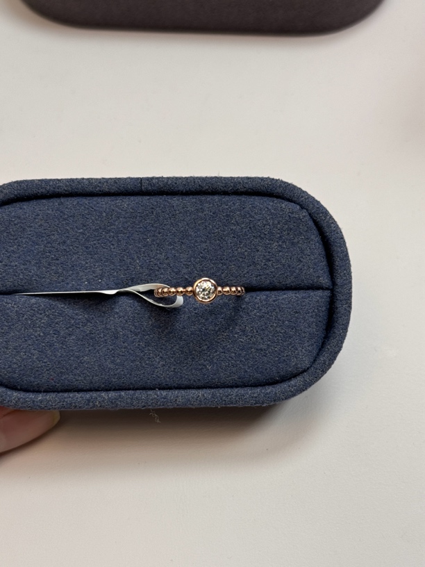 18 K金天然钻石戒指25分（泡泡）