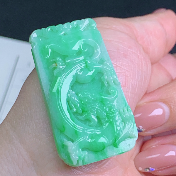 天然翡翠A货老坑种飘阳绿色龙牌1帝王绿满绿精美精雕雕刻飘绿