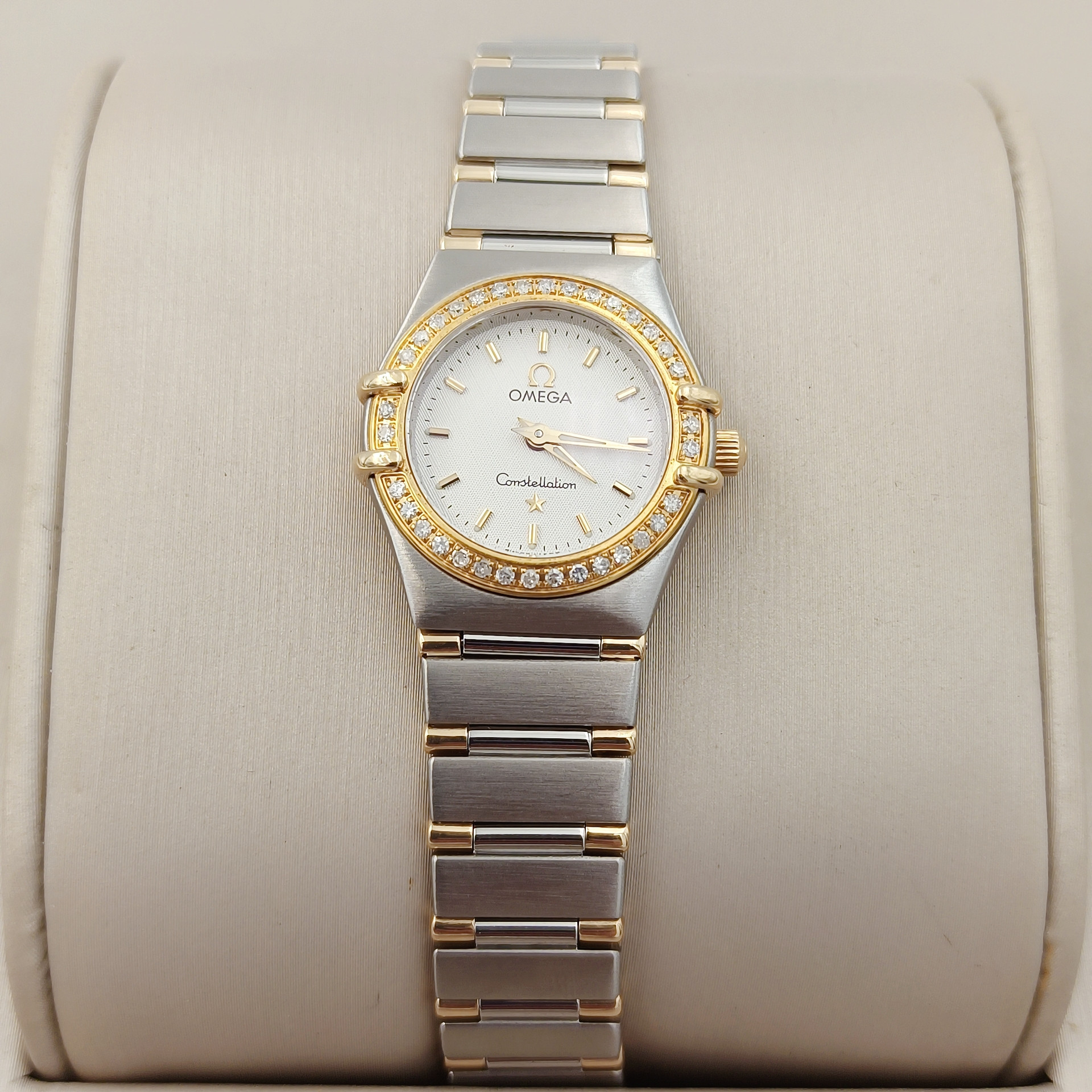 95新 Omega/欧米茄  星座石英腕表22.5mm后钻/公价85999/WH1908