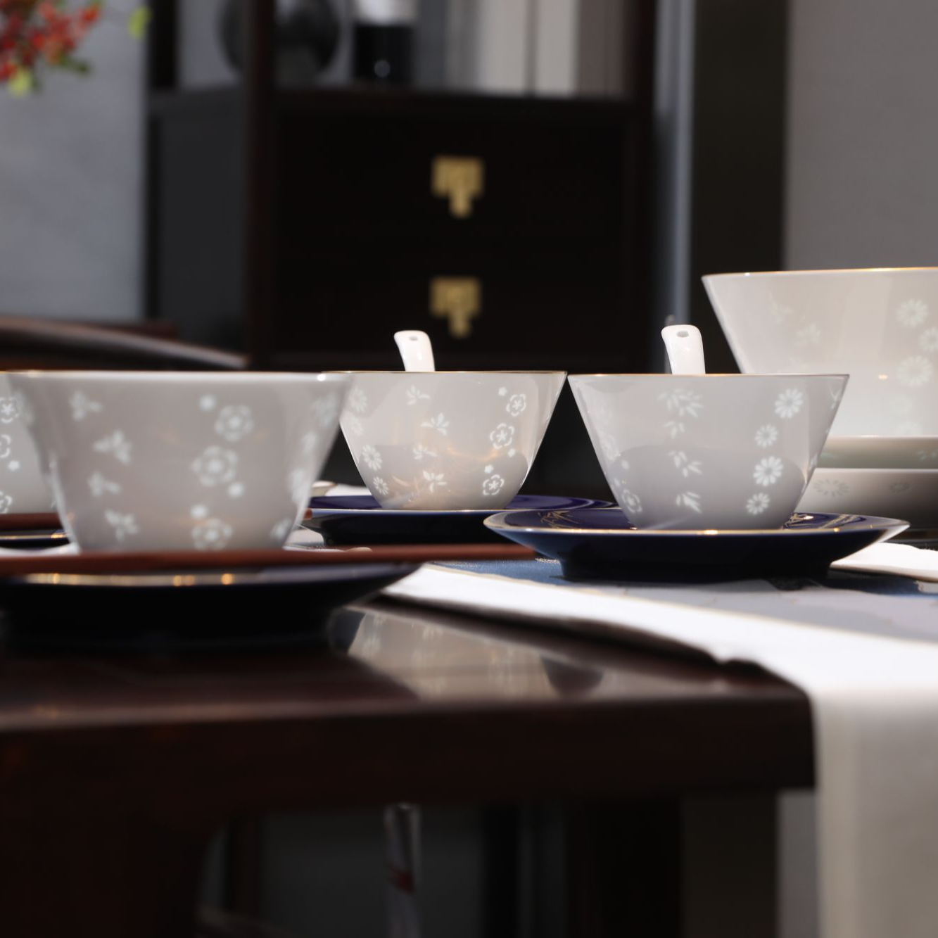 玉柏玲珑-15头餐具描金梅兰竹菊