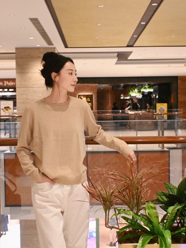 100%纯山羊绒高品质紧密度平面圆领经典款