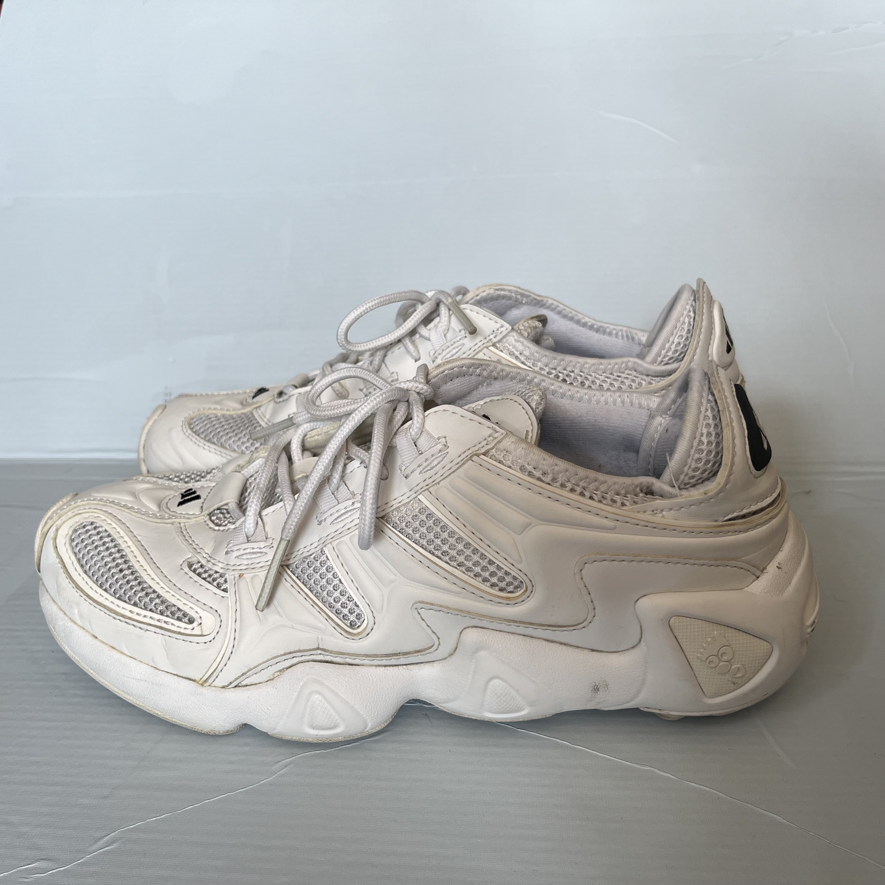 40.5码 阿迪达斯低帮跑步鞋 Adidas originals白色 公价899